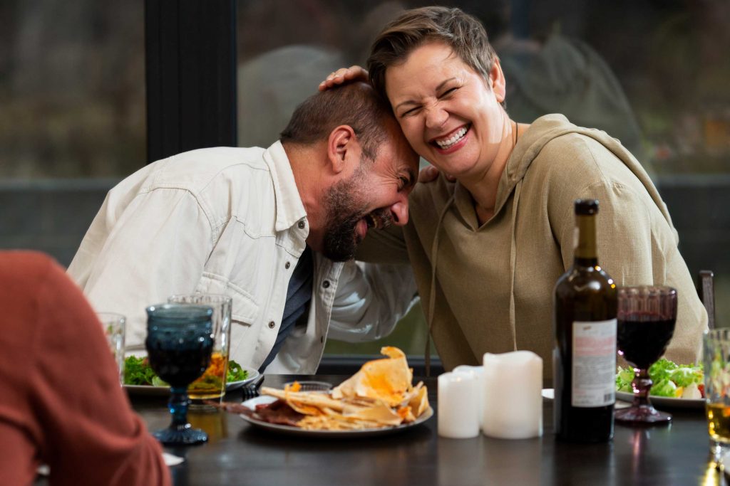 pareja disfrutando de una cita romántica